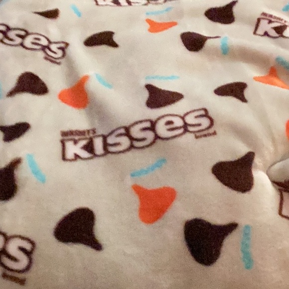 NWT Hershey Kisses Oversized Plush Throw 
Brand New With Tags 60”X 70” - Picture 5 of 8